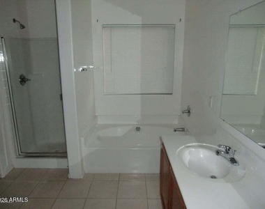 3242 S 94th Drive - Photo Thumbnail 4