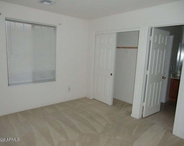3242 S 94th Drive - Photo Thumbnail 5