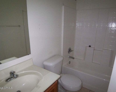 3242 S 94th Drive - Photo Thumbnail 7