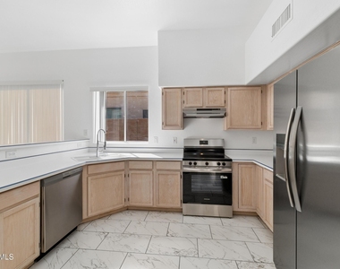 3251 W Ross Drive - Photo Thumbnail 6