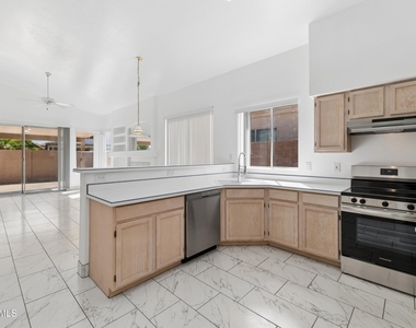 3251 W Ross Drive - Photo Thumbnail 5