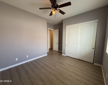 4045 S Camellia Drive - Photo Thumbnail 12