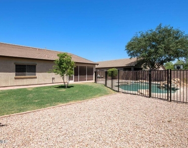 1171 E Indigo Drive - Photo Thumbnail 24