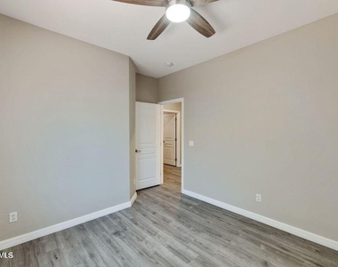1171 E Indigo Drive - Photo Thumbnail 14
