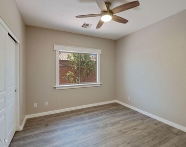1171 E Indigo Drive - Photo Thumbnail 11
