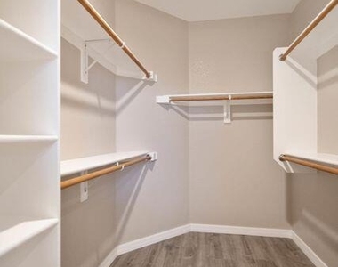 1171 E Indigo Drive - Photo Thumbnail 4