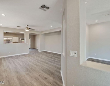 1171 E Indigo Drive - Photo Thumbnail 5