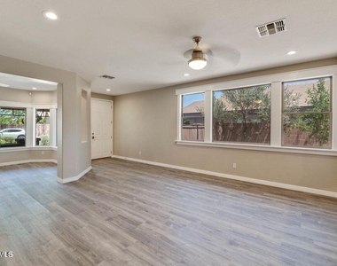 1171 E Indigo Drive - Photo Thumbnail 7