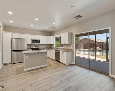1171 E Indigo Drive - Photo Thumbnail 16