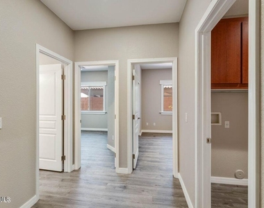 1171 E Indigo Drive - Photo Thumbnail 10