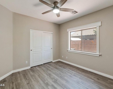 1171 E Indigo Drive - Photo Thumbnail 13
