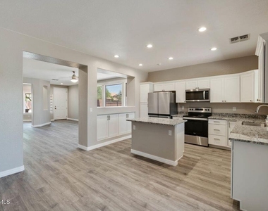 1171 E Indigo Drive - Photo Thumbnail 17