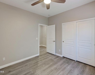 1171 E Indigo Drive - Photo Thumbnail 12