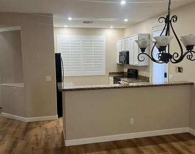 5343 E Holmes Avenue - Photo Thumbnail 4