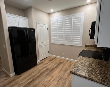 5343 E Holmes Avenue - Photo Thumbnail 7