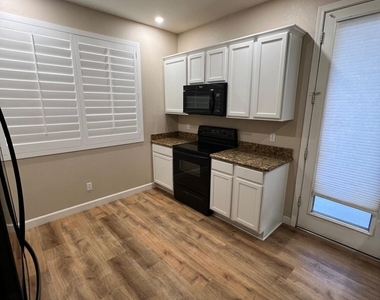 5343 E Holmes Avenue - Photo Thumbnail 6