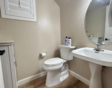 5343 E Holmes Avenue - Photo Thumbnail 9