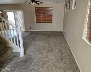 15090 N 173rd Drive - Photo Thumbnail 3