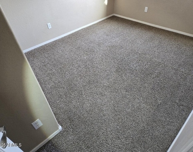 15090 N 173rd Drive - Photo Thumbnail 13