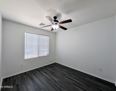 13959 W Country Gables Drive - Photo Thumbnail 38