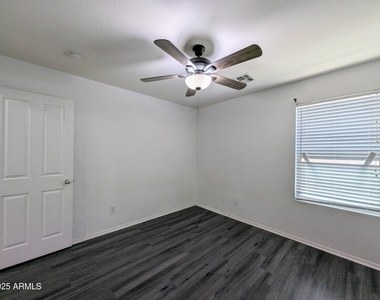 13959 W Country Gables Drive - Photo Thumbnail 30