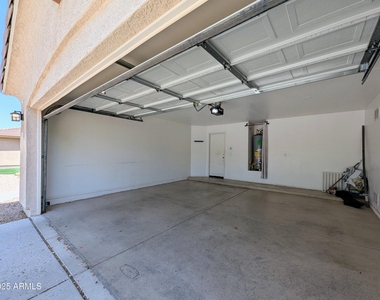 13959 W Country Gables Drive - Photo Thumbnail 36