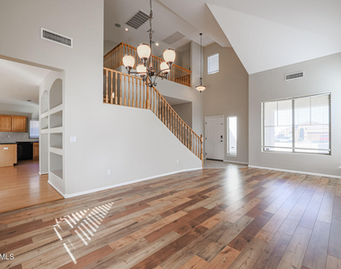 6280 S 251st Drive - Photo Thumbnail 9