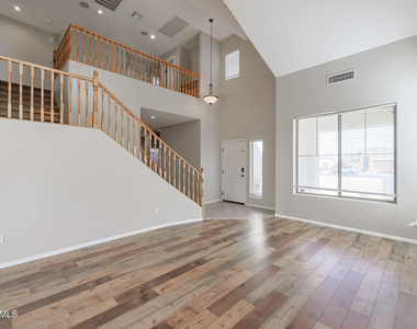 6280 S 251st Drive - Photo Thumbnail 7