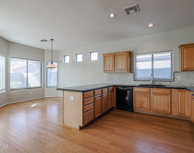 6280 S 251st Drive - Photo Thumbnail 16