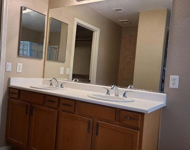 43540 W Bedford Drive - Photo Thumbnail 8