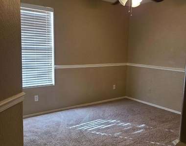 43540 W Bedford Drive - Photo Thumbnail 12