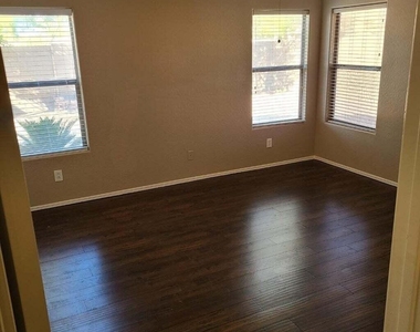 43540 W Bedford Drive - Photo Thumbnail 7