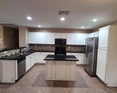 43540 W Bedford Drive - Photo Thumbnail 6