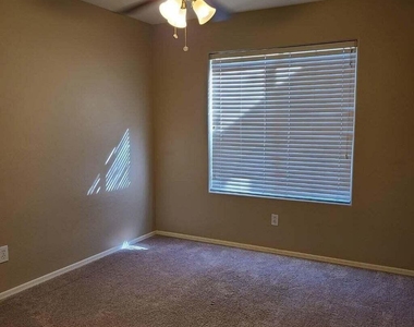 43540 W Bedford Drive - Photo Thumbnail 14