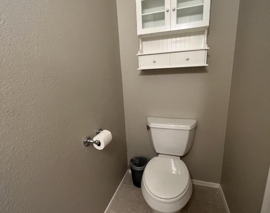 1910 W Park Place - Photo Thumbnail 10