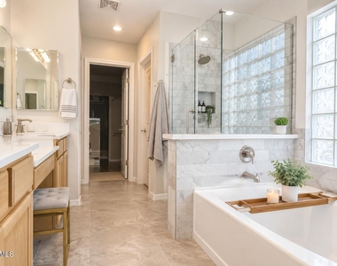 1910 W Park Place - Photo Thumbnail 17