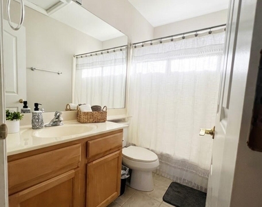 1910 W Park Place - Photo Thumbnail 20