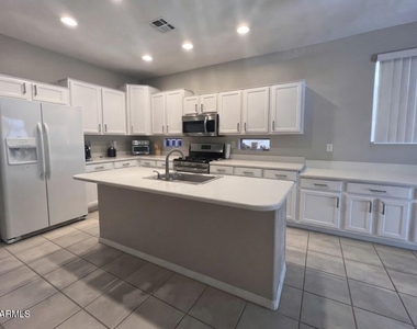 1910 W Park Place - Photo Thumbnail 4