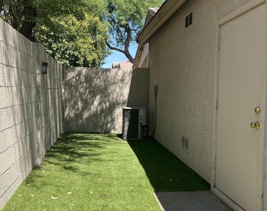 1910 W Park Place - Photo Thumbnail 21