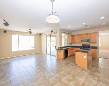2023 W Shackleton Drive - Photo Thumbnail 13