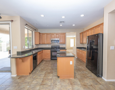 2023 W Shackleton Drive - Photo Thumbnail 12