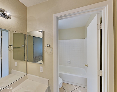 102 W Ivyglen Street - Photo Thumbnail 8