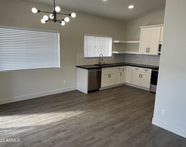 1539 E Beacon Drive - Photo Thumbnail 4