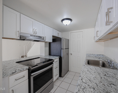 5246 N 42nd Lane - Photo Thumbnail 8