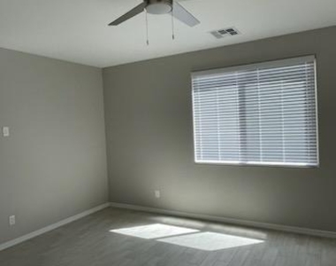 9430 E Sector Drive - Photo Thumbnail 4