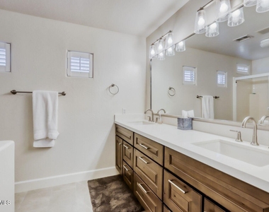 8880 E Paraiso Drive - Photo Thumbnail 11