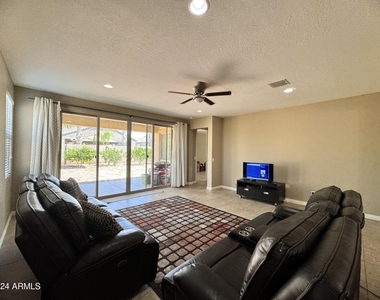 172 E Crescent Place - Photo Thumbnail 21