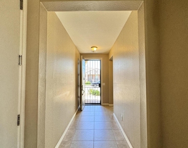 172 E Crescent Place - Photo Thumbnail 29