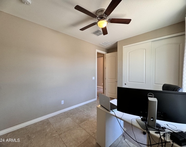 172 E Crescent Place - Photo Thumbnail 4