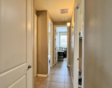 172 E Crescent Place - Photo Thumbnail 31